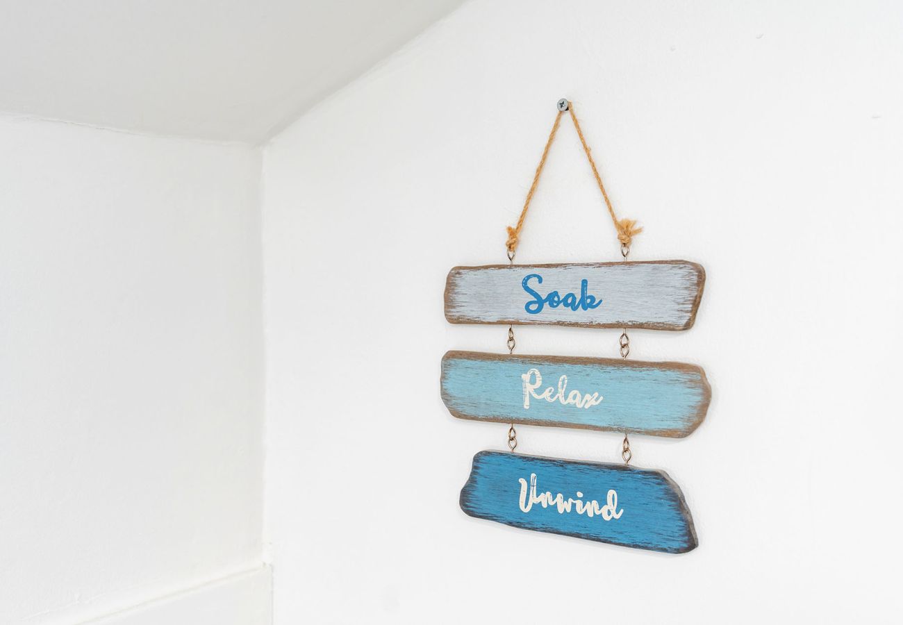 House in Chester - Convenient 2BR House with Great Transport Links