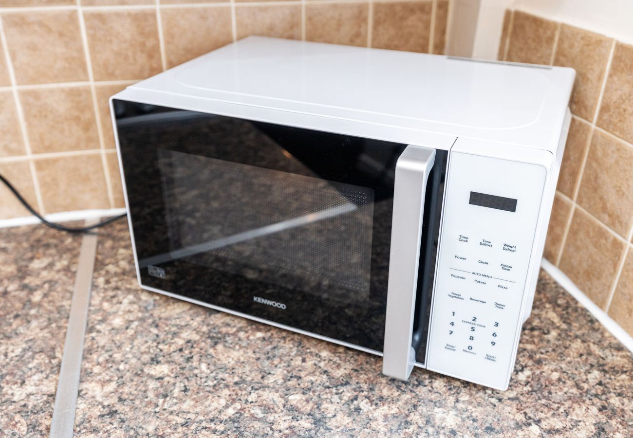 House in Chester - Convenient 2BR House with Great Transport Links