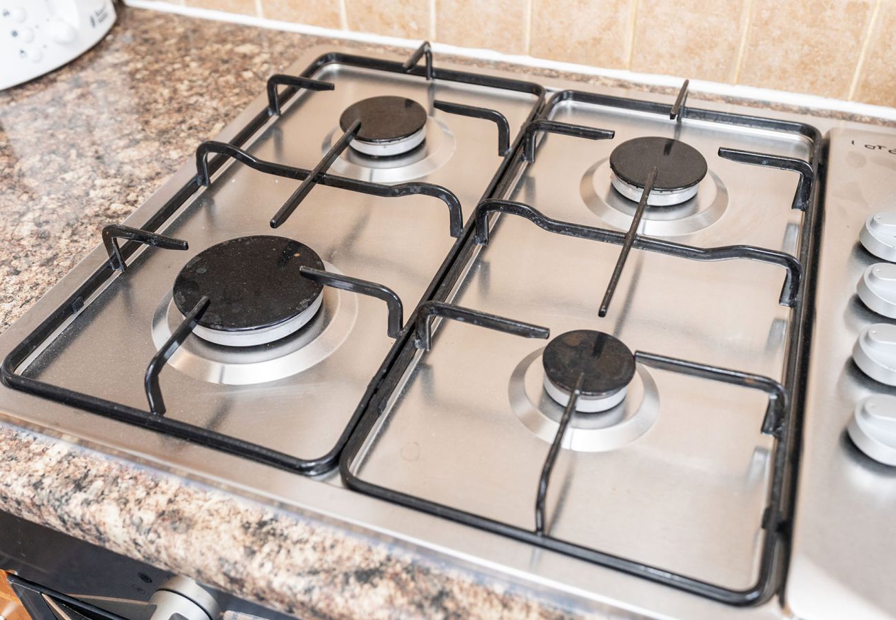 House in Chester - Convenient 2BR House with Great Transport Links