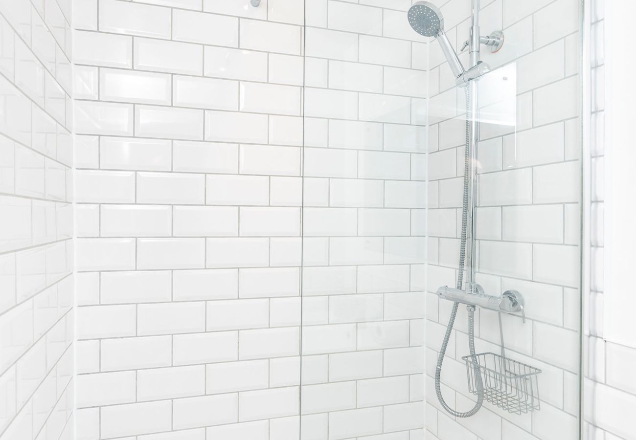 House in Chester - Convenient 2BR House with Great Transport Links