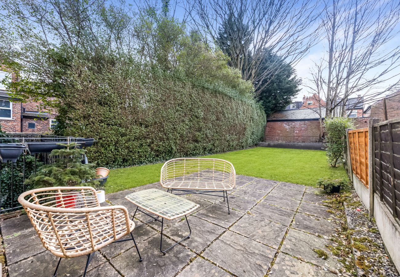 Apartment in Manchester - 2-Bed Flat in West Didsbury Near Fletcher Moss