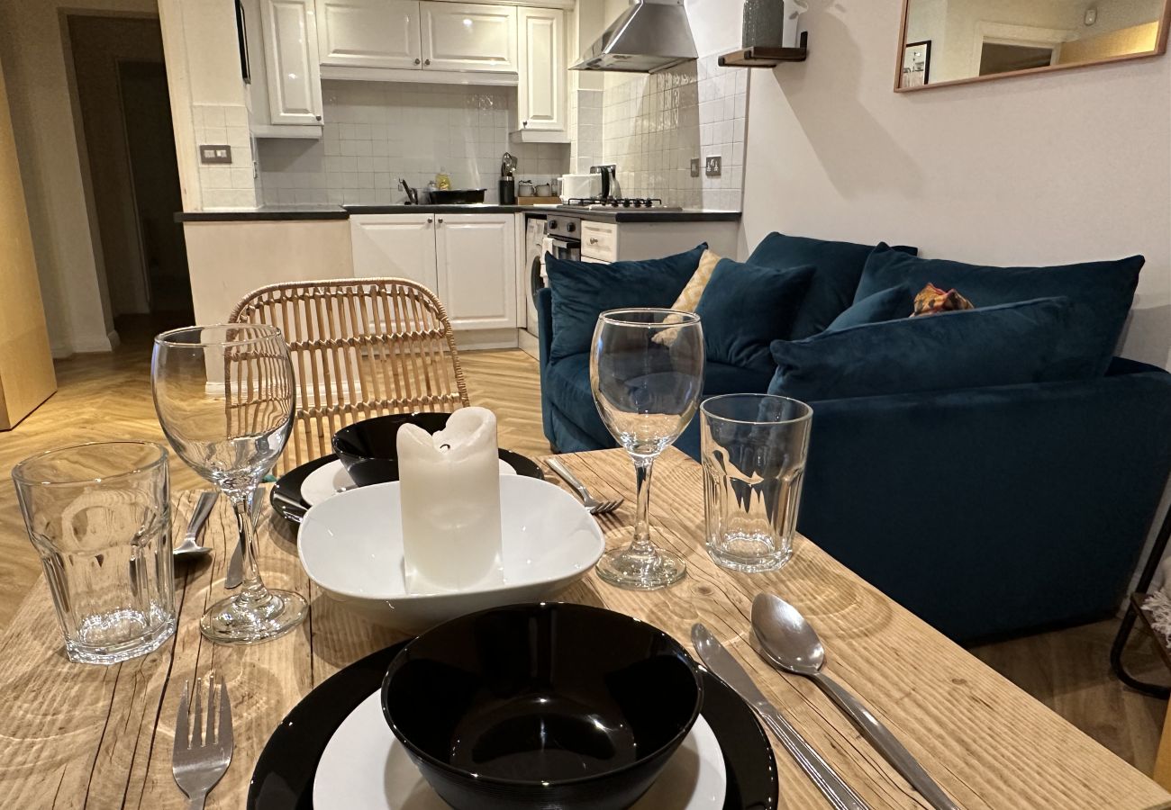 Apartment in Manchester - 2-Bed Flat in West Didsbury Near Fletcher Moss