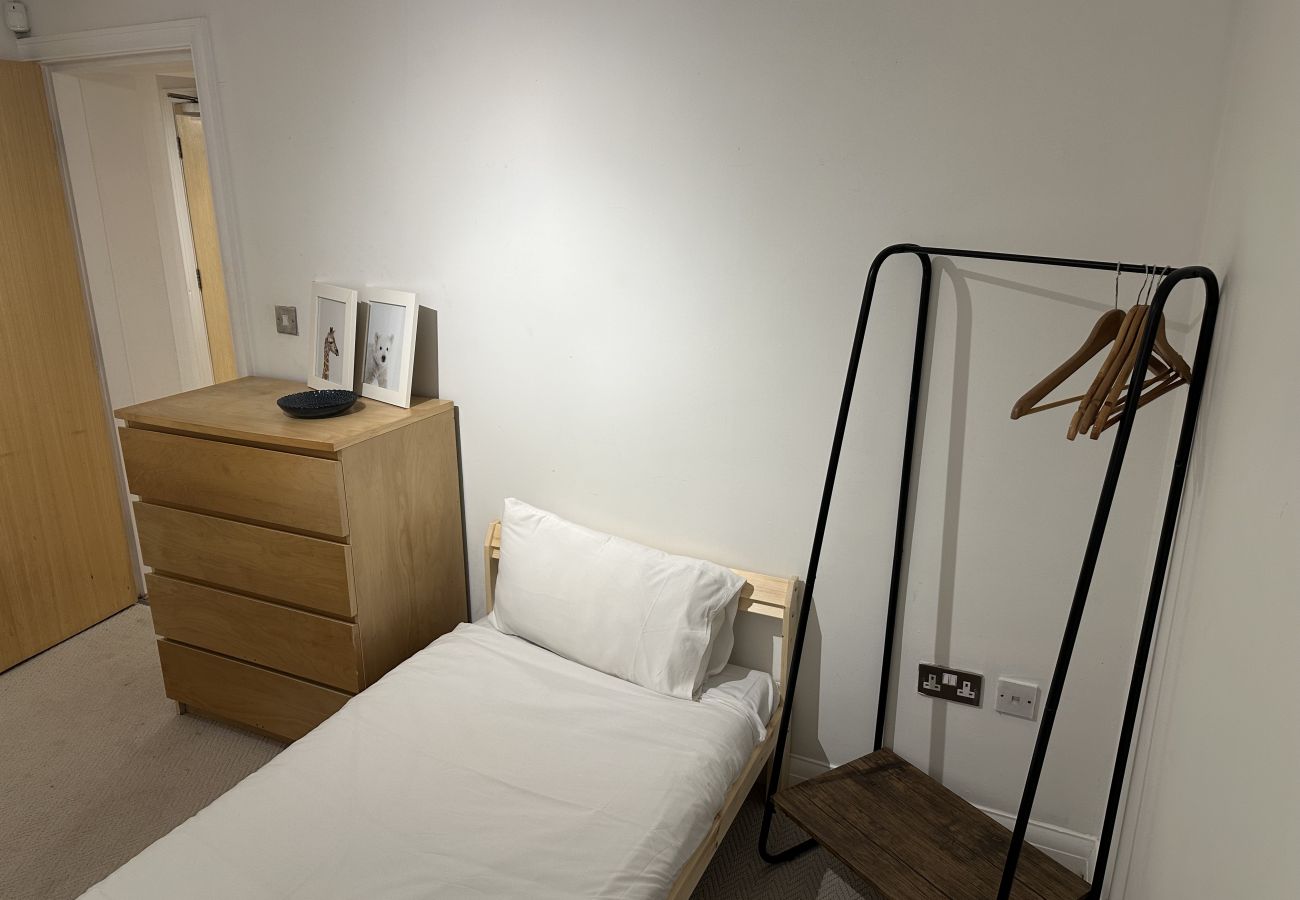 Apartment in Manchester - 2-Bed Flat in West Didsbury Near Fletcher Moss