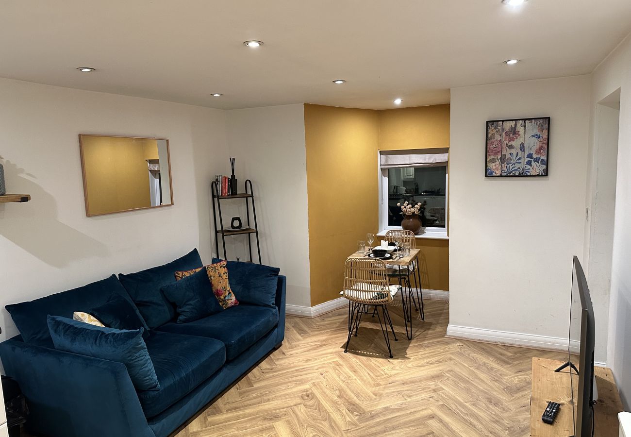 Apartment in Manchester - 2-Bed Flat in West Didsbury Near Fletcher Moss