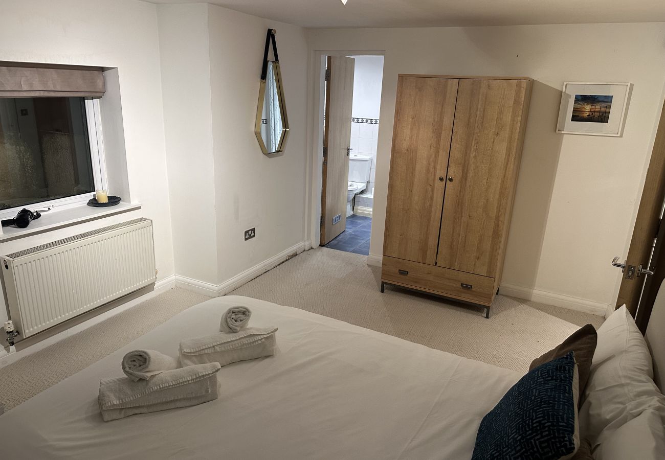 Apartment in Manchester - 2-Bed Flat in West Didsbury Near Fletcher Moss