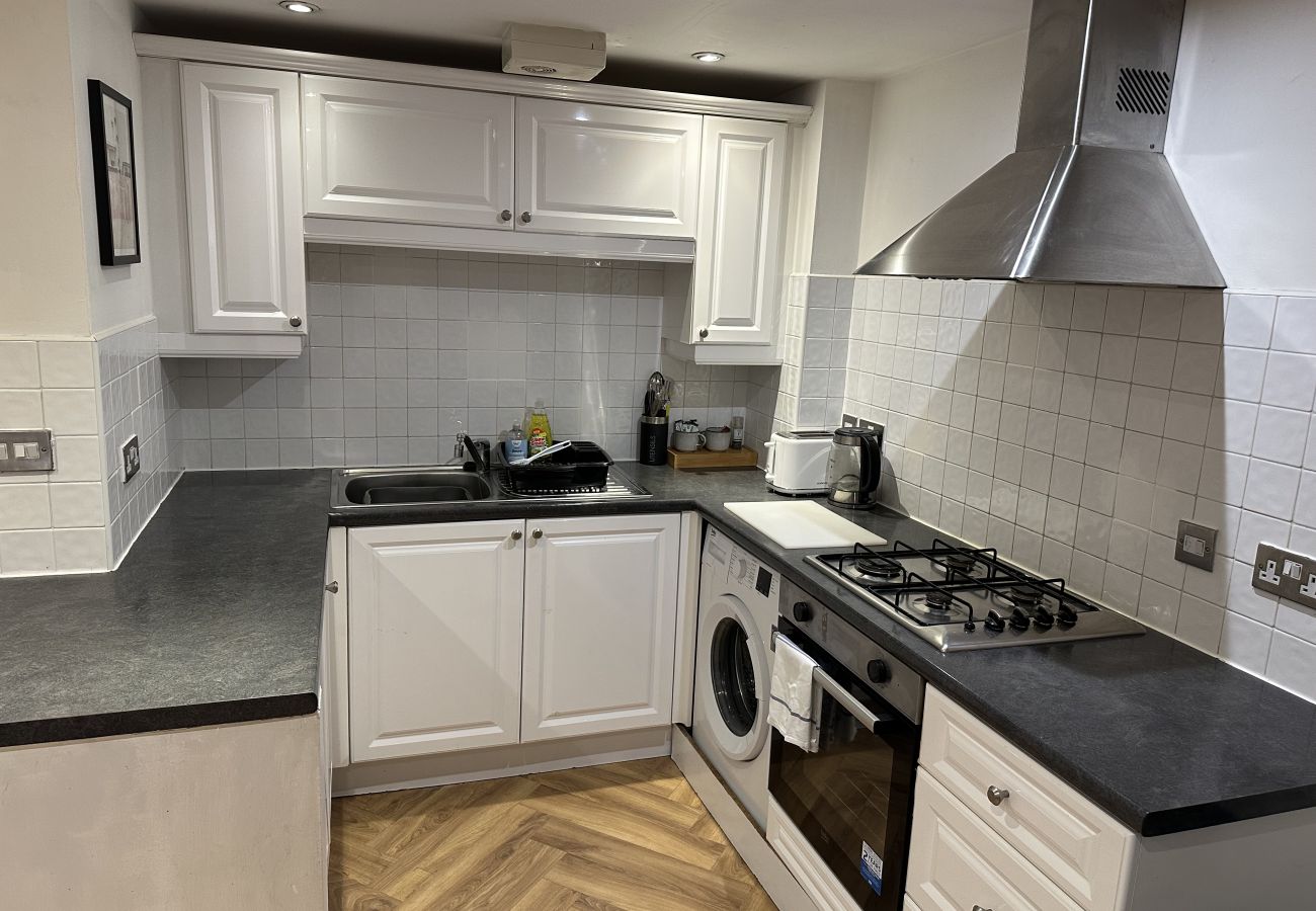 Apartment in Manchester - 2-Bed Flat in West Didsbury Near Fletcher Moss