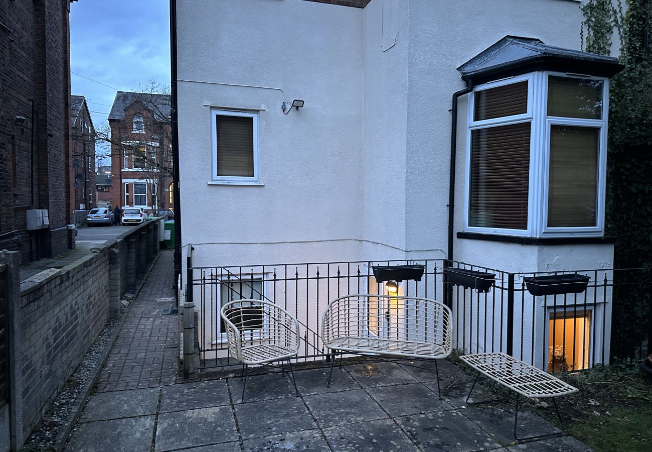 Apartment in Manchester - 2-Bed Flat in West Didsbury Near Fletcher Moss