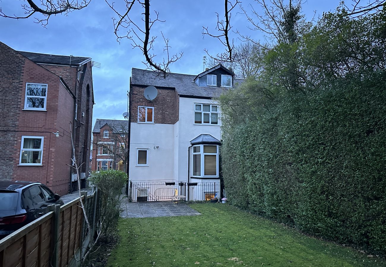 Apartment in Manchester - 2-Bed Flat in West Didsbury Near Fletcher Moss