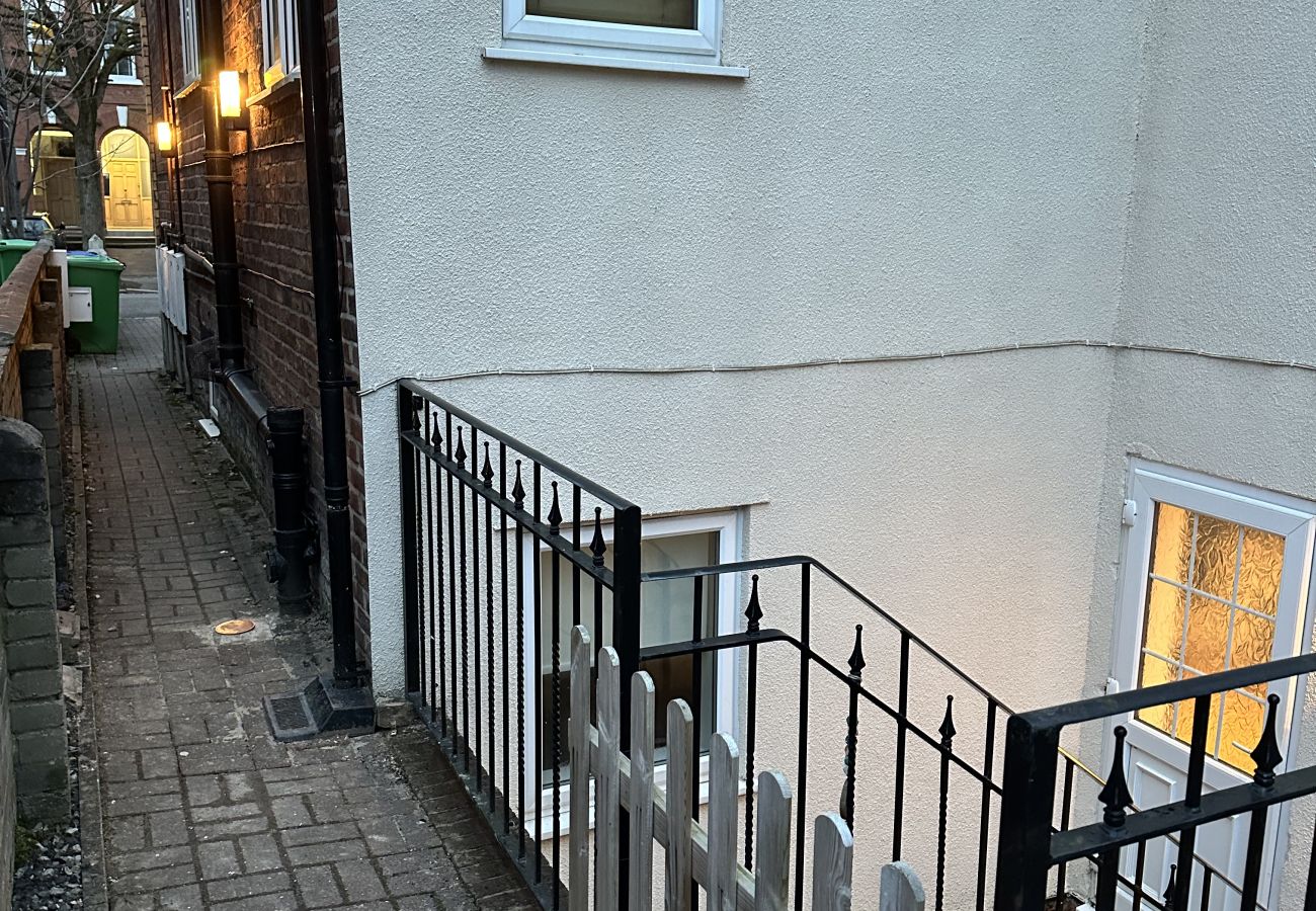 Apartment in Manchester - 2-Bed Flat in West Didsbury Near Fletcher Moss