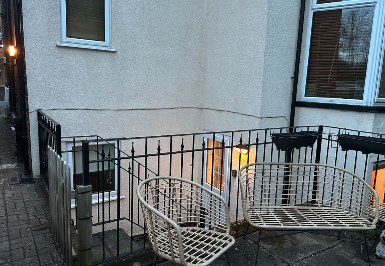 Apartment in Manchester - 2-Bed Flat in West Didsbury Near Fletcher Moss