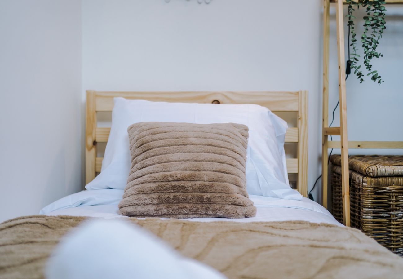 House in Warrington - Spacious 3BR Home - Close to Golf, Sailing & Motorways