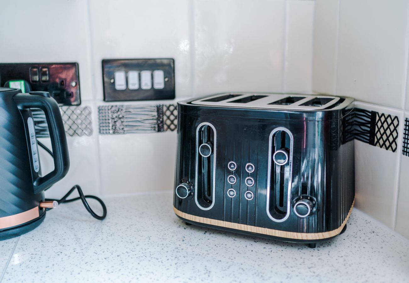 House in Warrington - Spacious 3BR Home - Close to Golf, Sailing & Motorways