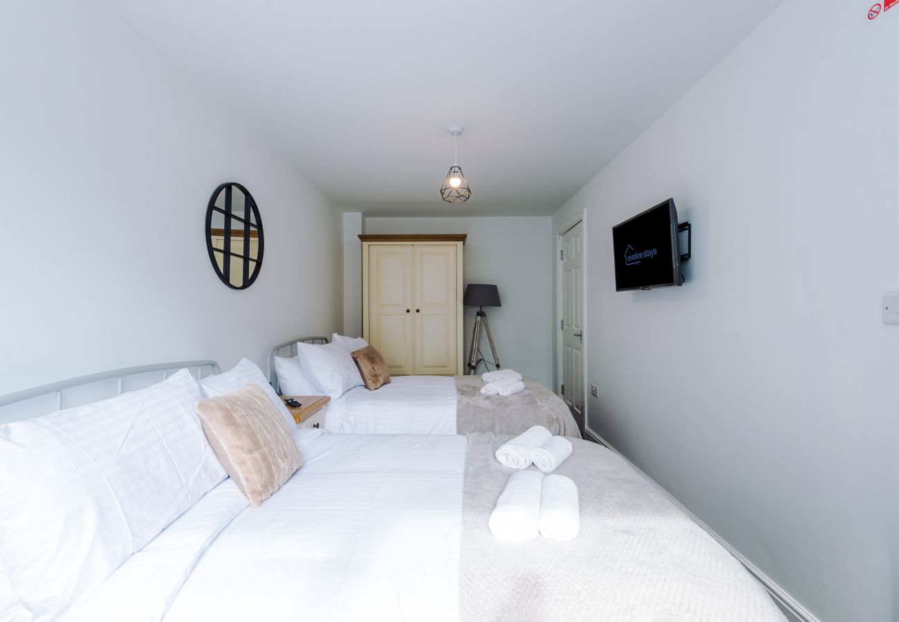 House in Warrington - Spacious 3BR Home - Close to Golf, Sailing & Motorways