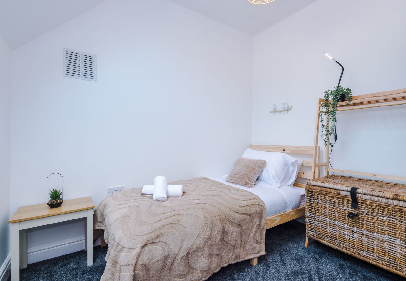 House in Warrington - Spacious 3BR Home - Close to Golf, Sailing & Motorways