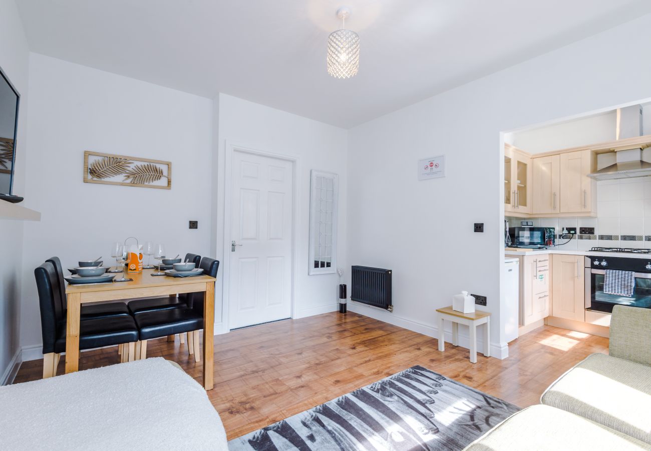 House in Warrington - Spacious 3BR Home - Close to Golf, Sailing & Motorways