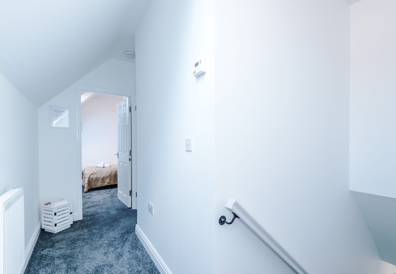 House in Warrington - Spacious 3BR Home - Close to Golf, Sailing & Motorways