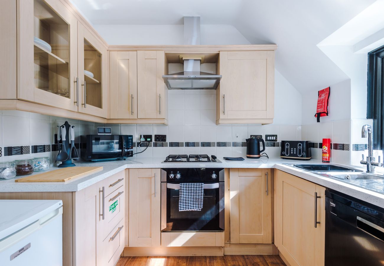 House in Warrington - Spacious 3BR Home - Close to Golf, Sailing & Motorways