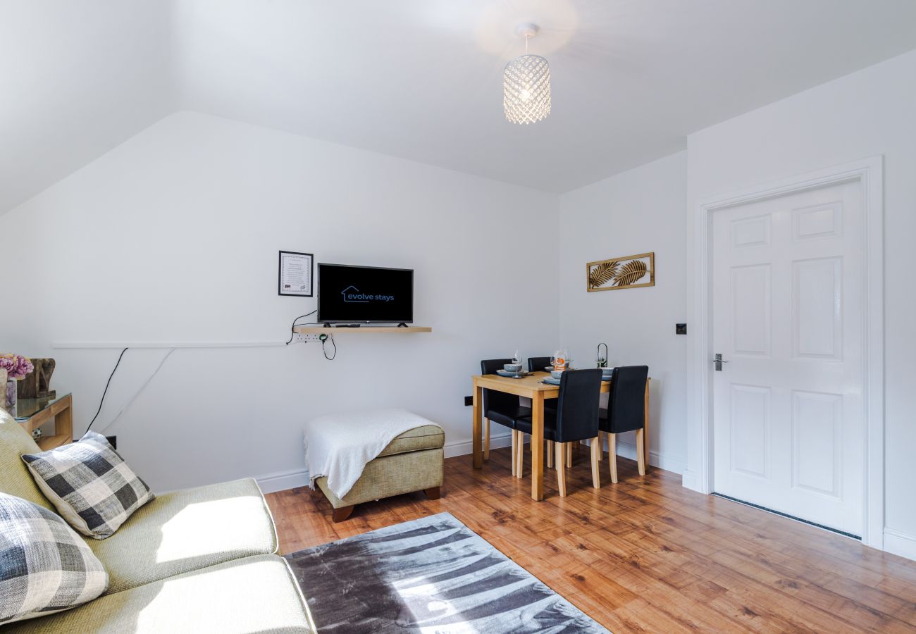 House in Warrington - Spacious 3BR Home - Close to Golf, Sailing & Motorways