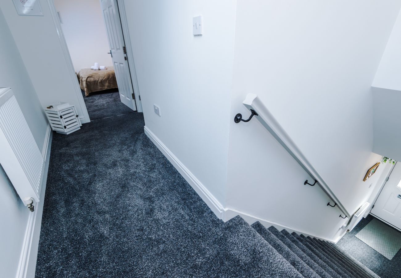 House in Warrington - Spacious 3BR Home - Close to Golf, Sailing & Motorways