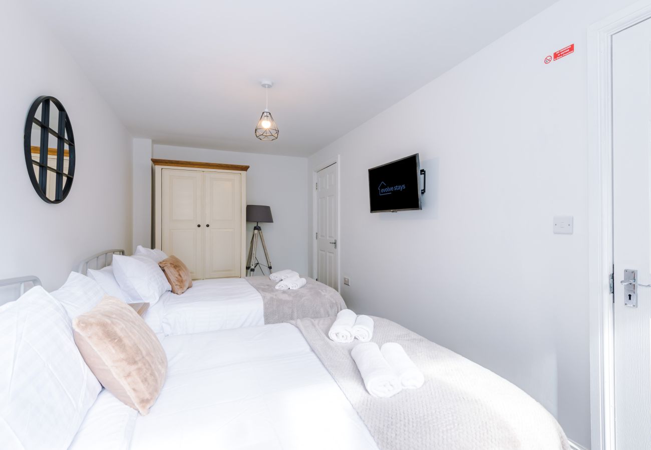 House in Warrington - Spacious 3BR Home - Close to Golf, Sailing & Motorways