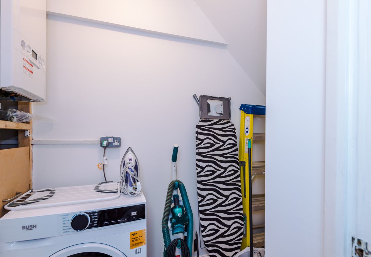 House in Warrington - Spacious 3BR Home - Close to Golf, Sailing & Motorways