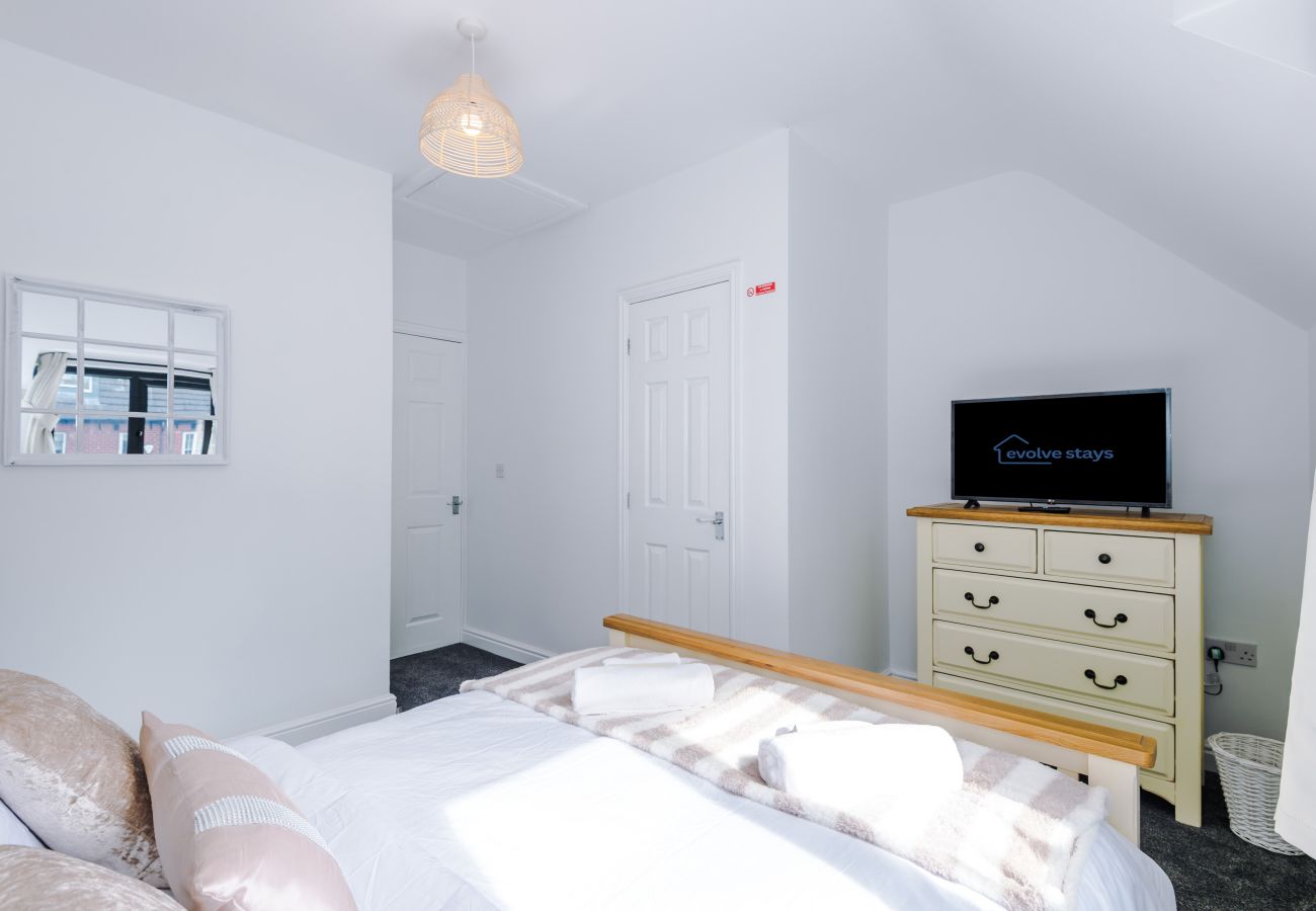 House in Warrington - Spacious 3BR Home - Close to Golf, Sailing & Motorways