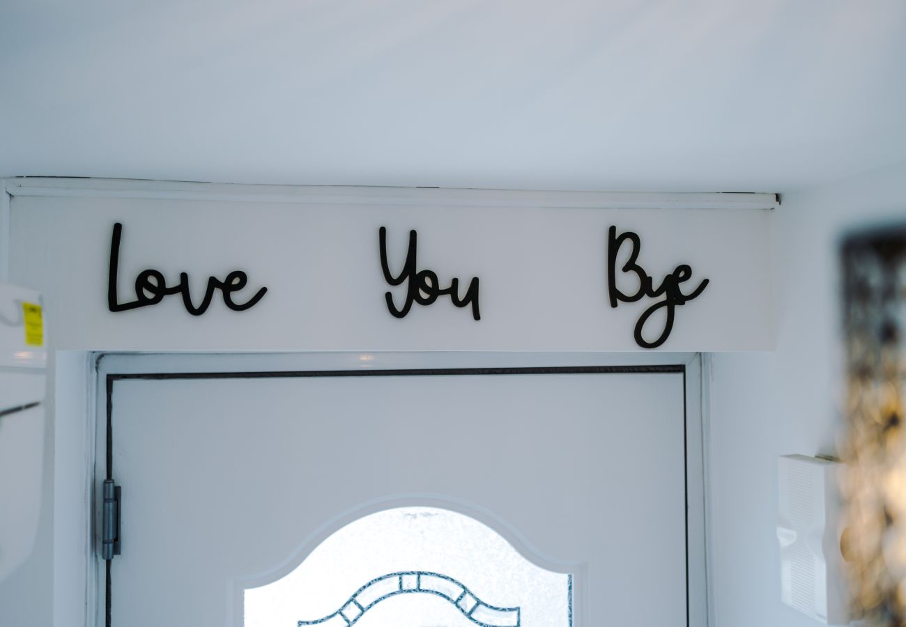 House in Warrington - Spacious 3BR Home - Close to Golf, Sailing & Motorways