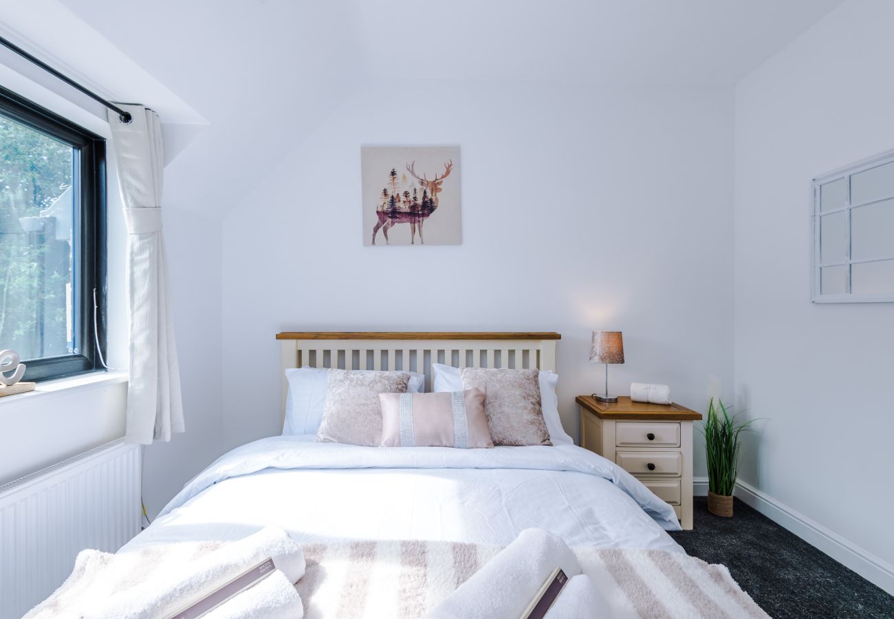 House in Warrington - Spacious 3BR Home - Close to Golf, Sailing & Motorways