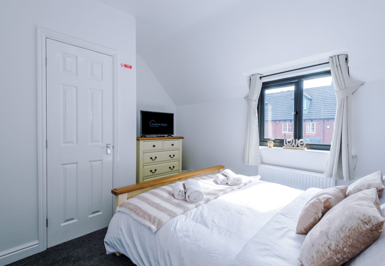 House in Warrington - Spacious 3BR Home - Close to Golf, Sailing & Motorways