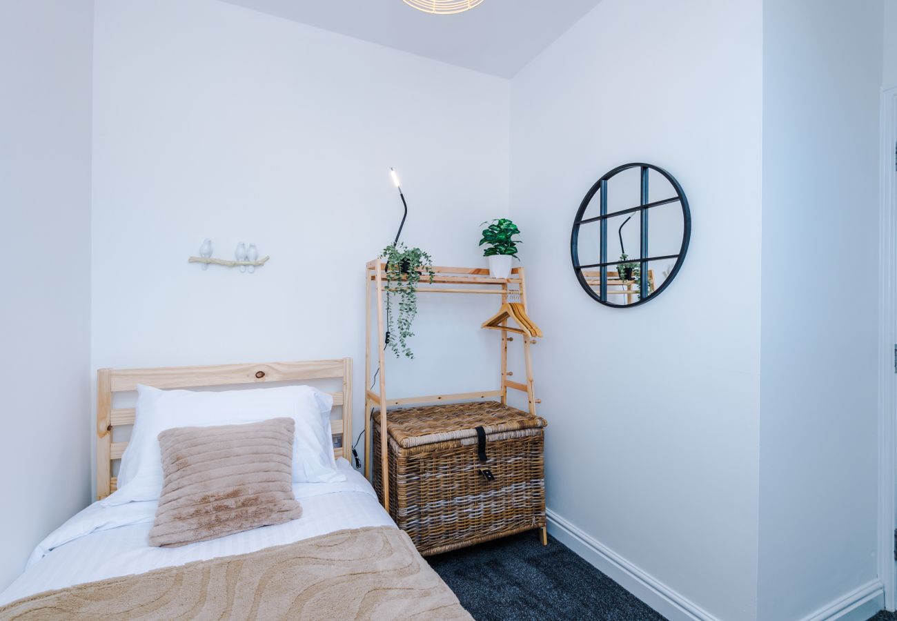 House in Warrington - Spacious 3BR Home - Close to Golf, Sailing & Motorways