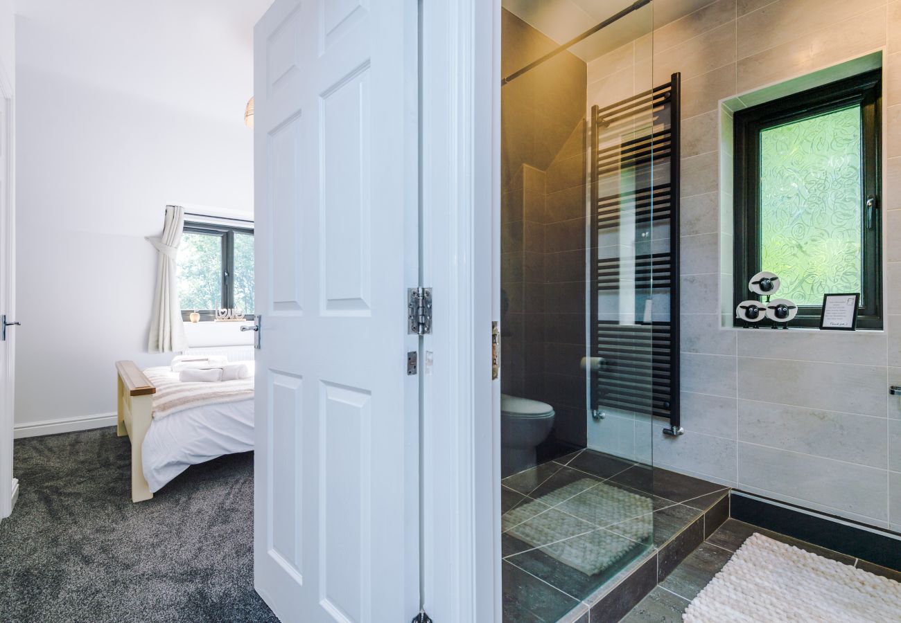 House in Warrington - Spacious 3BR Home - Close to Golf, Sailing & Motorways