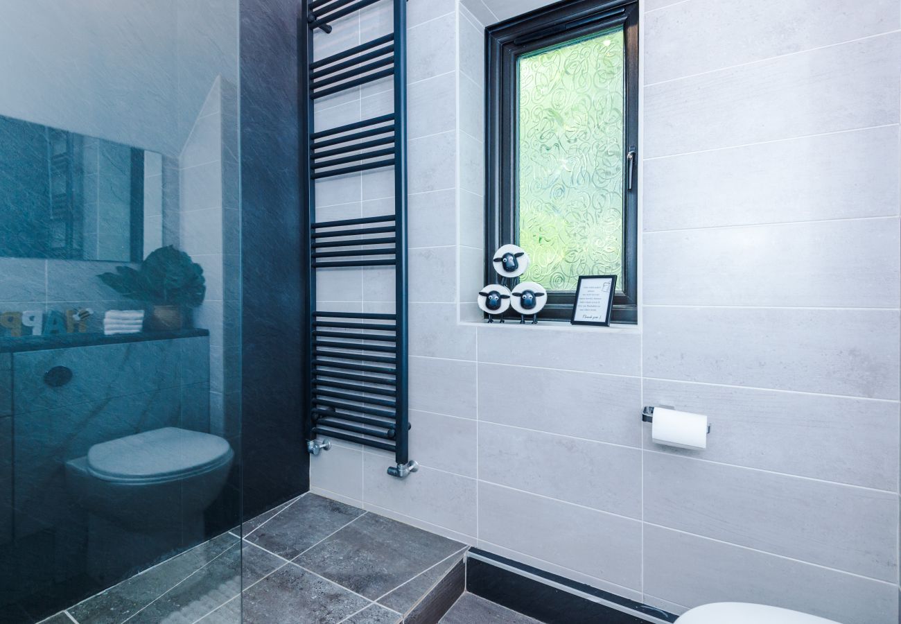 House in Warrington - Spacious 3BR Home - Close to Golf, Sailing & Motorways