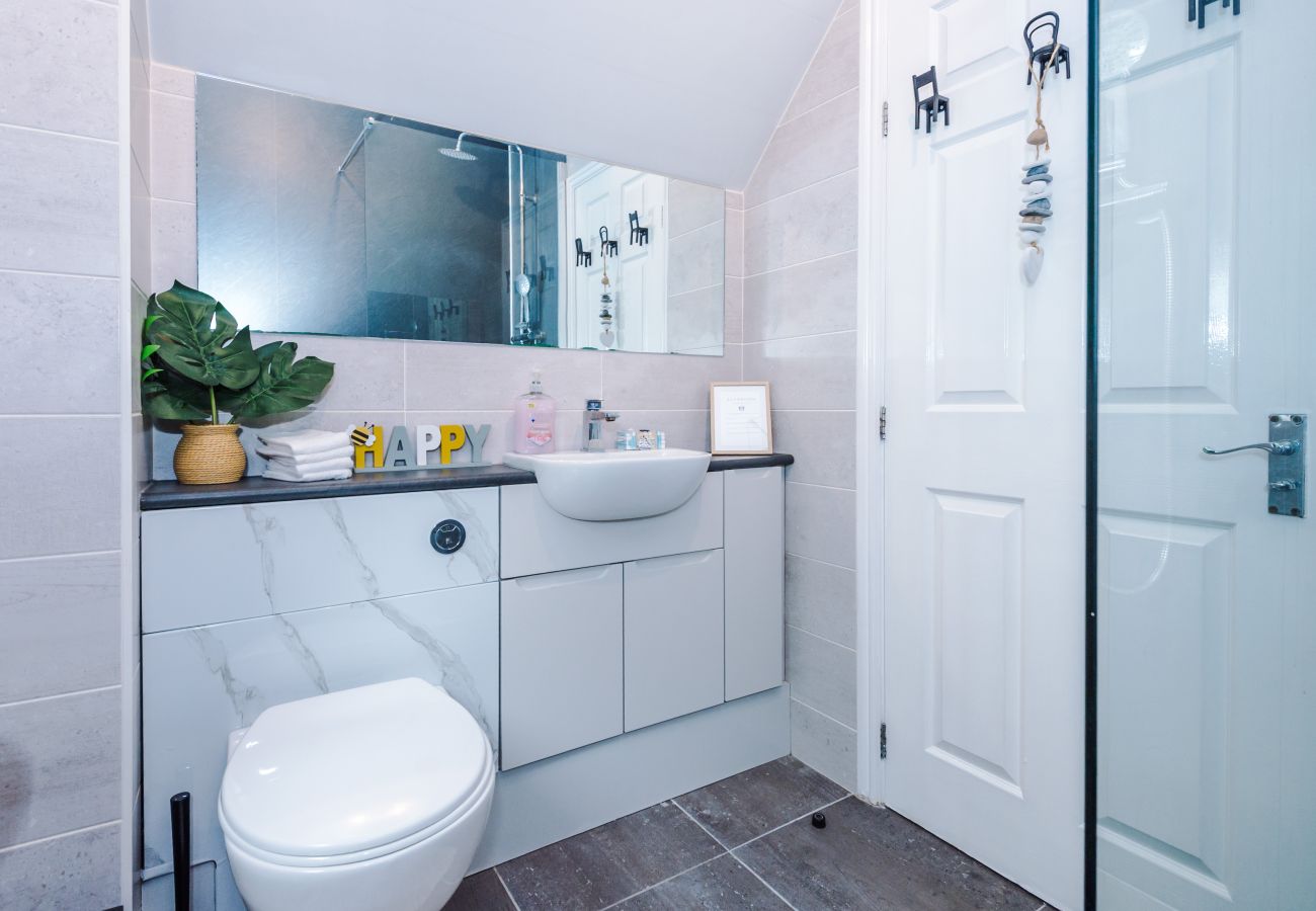 House in Warrington - Spacious 3BR Home - Close to Golf, Sailing & Motorways