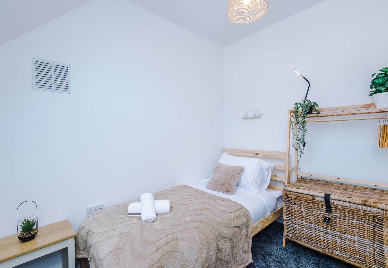 House in Warrington - Spacious 3BR Home - Close to Golf, Sailing & Motorways