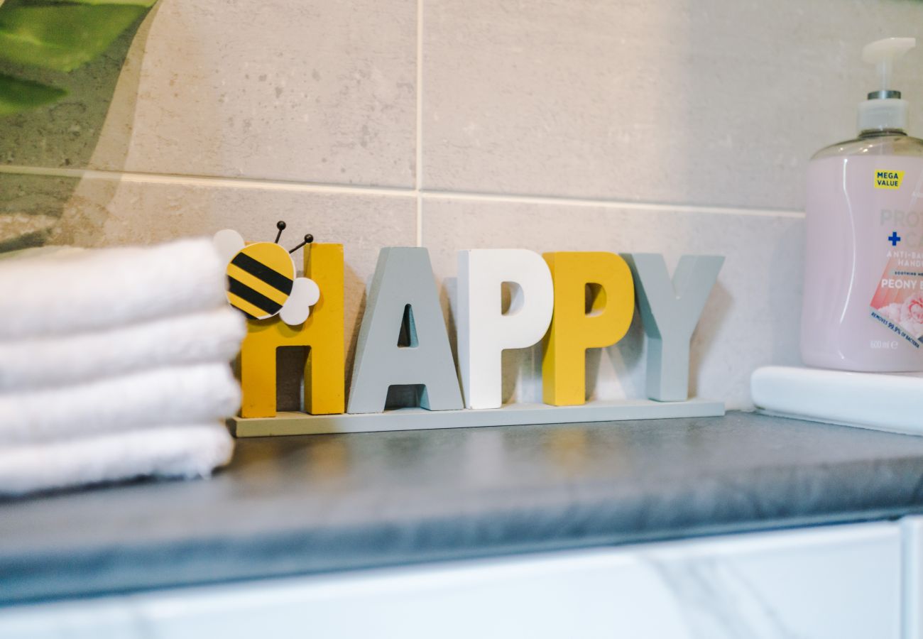 House in Warrington - Spacious 3BR Home - Close to Golf, Sailing & Motorways