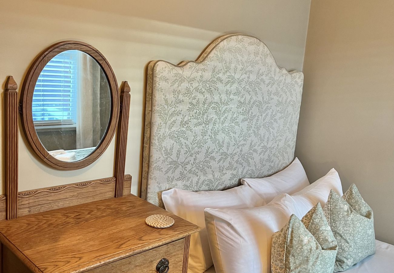 House in Chester - Charming 3BR Home - Garden & Parking