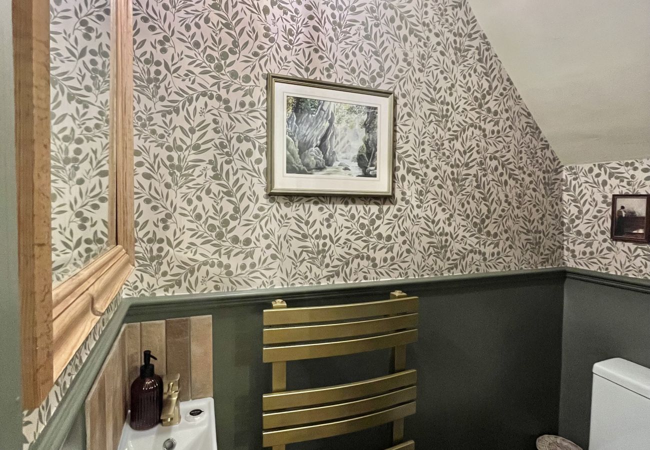 House in Chester - Charming 3BR Home - Garden & Parking