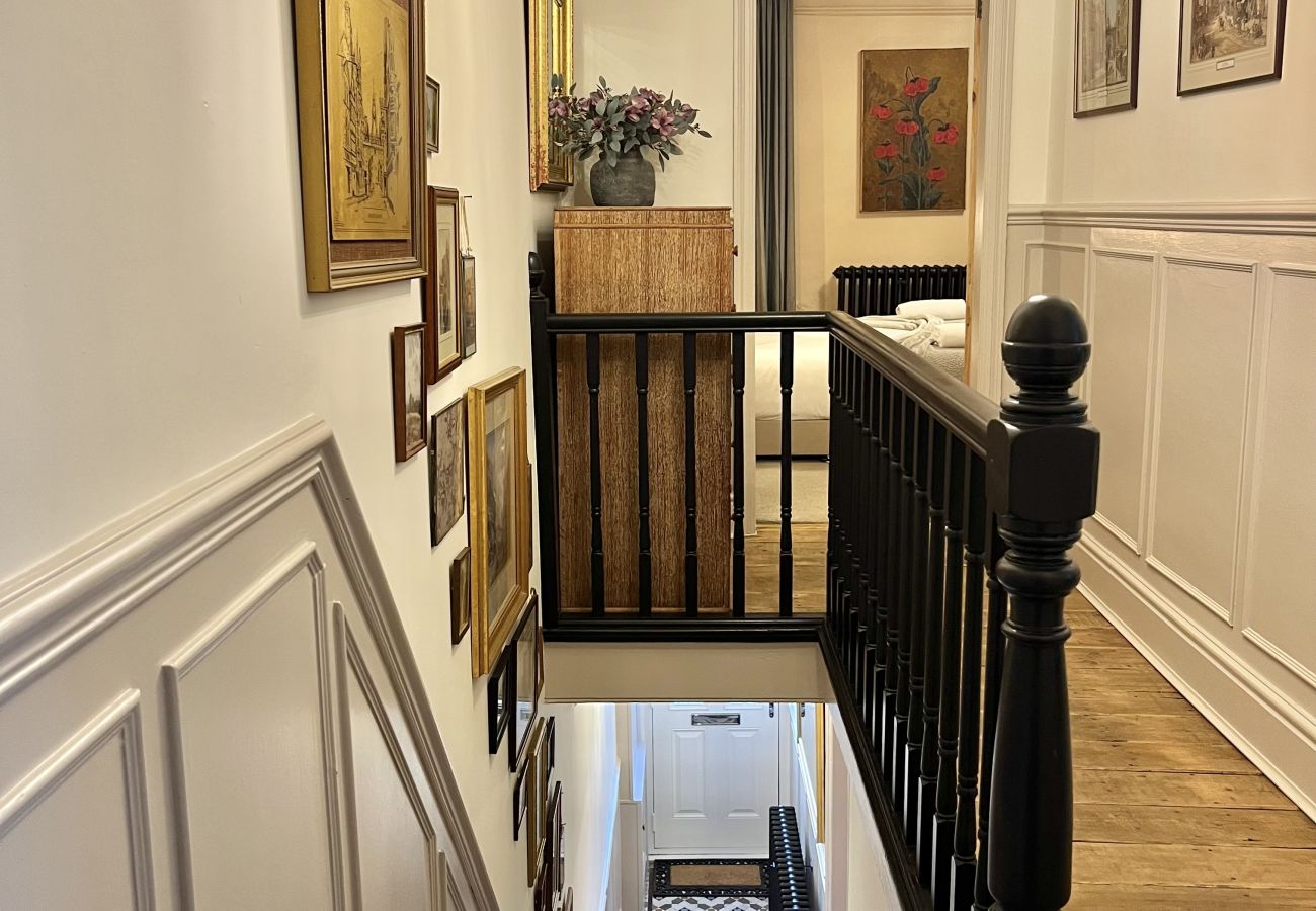 House in Chester - Charming 3BR Home - Garden & Parking