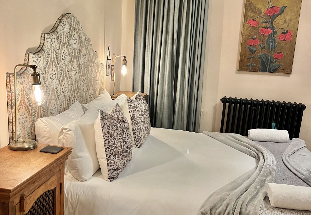 House in Chester - Charming 3BR Home - Garden & Parking