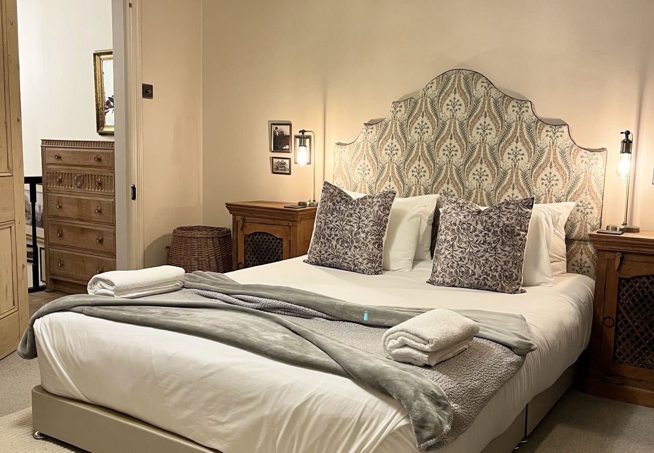 House in Chester - Charming 3BR Home - Garden & Parking