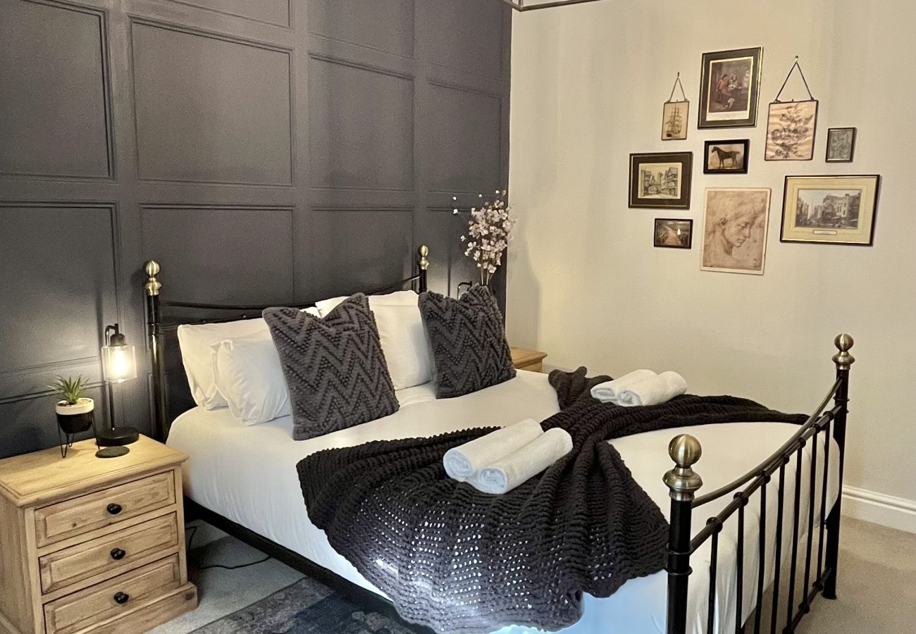 House in Chester - Charming 3BR Home - Garden & Parking