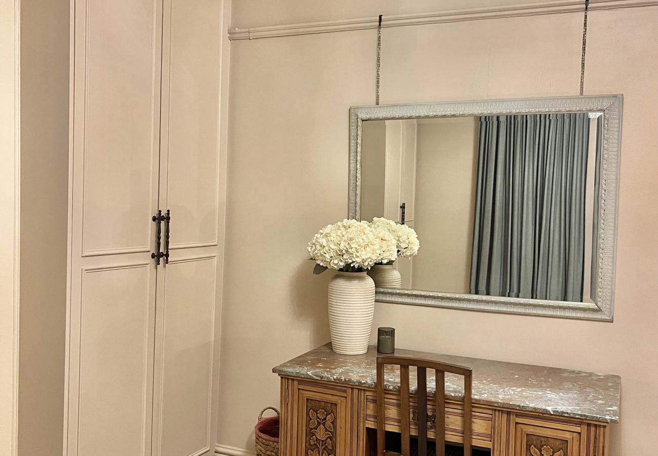 House in Chester - Charming 3BR Home - Garden & Parking