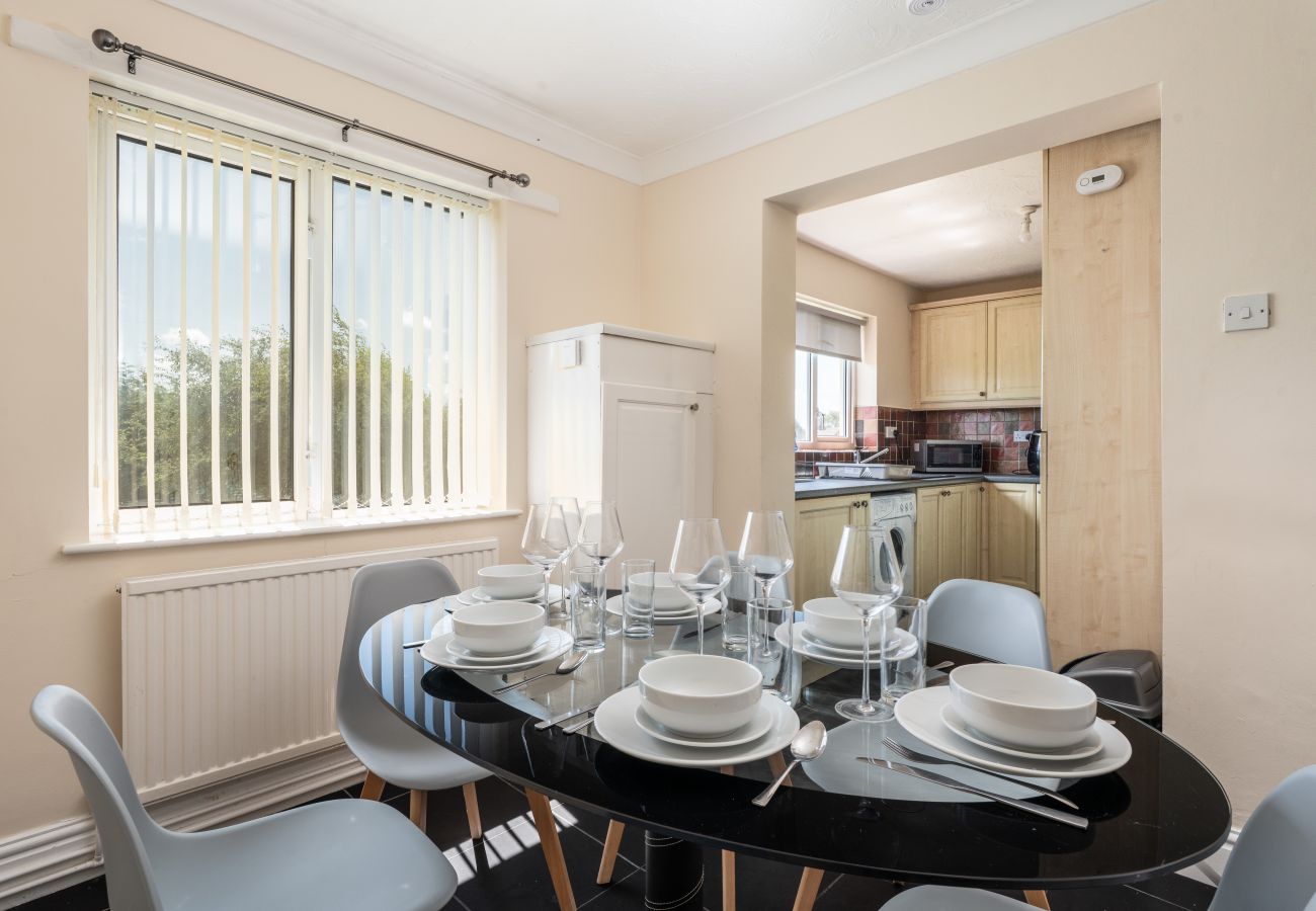 Apartment in Speke - Cosy Speke 3Bed Retreat with Free Parking