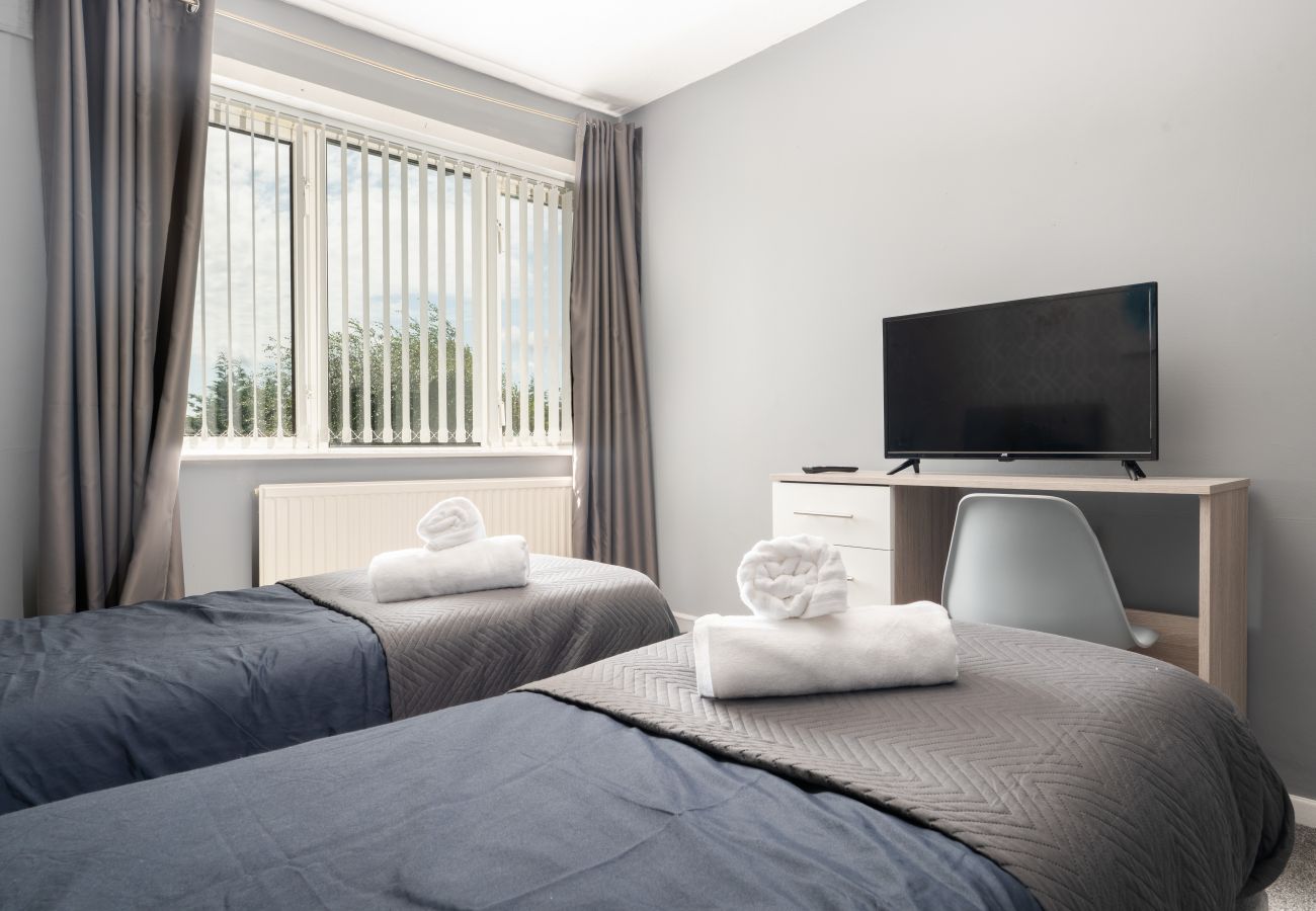 Apartment in Speke - Cosy Speke 3Bed Retreat with Free Parking