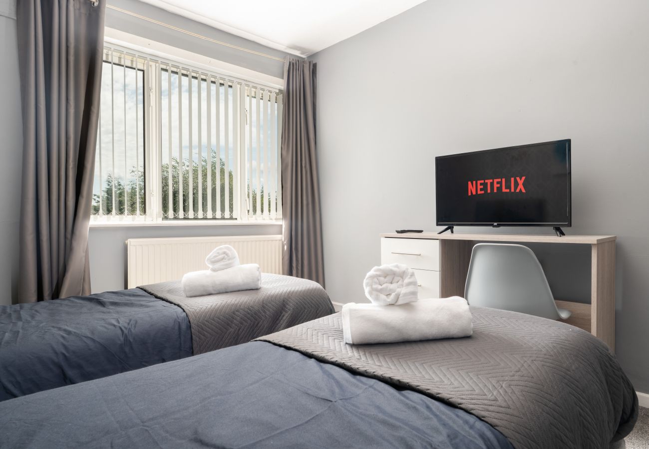 Apartment in Speke - Cosy Speke 3Bed Retreat with Free Parking