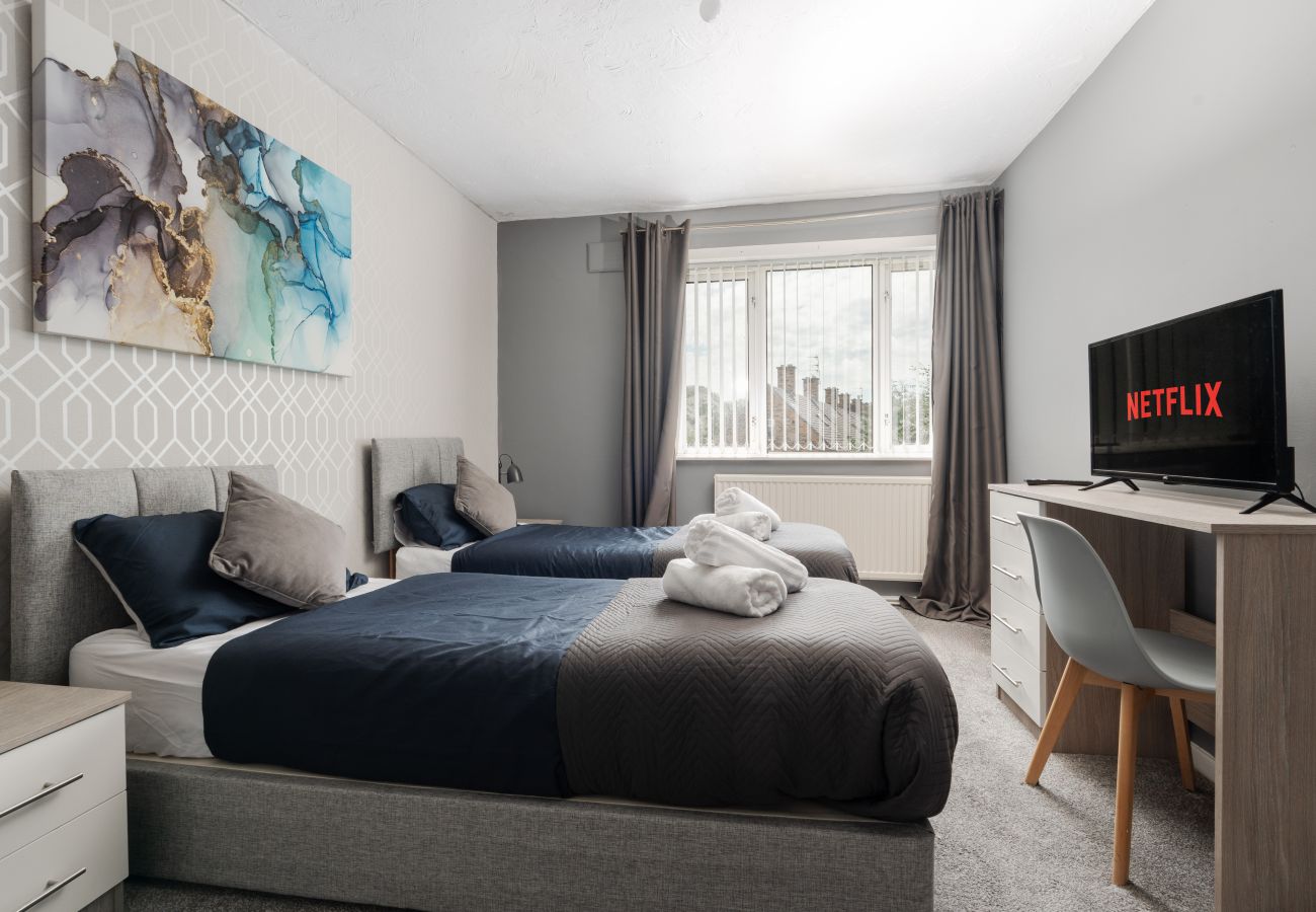 Apartment in Speke - Cosy Speke 3Bed Retreat with Free Parking