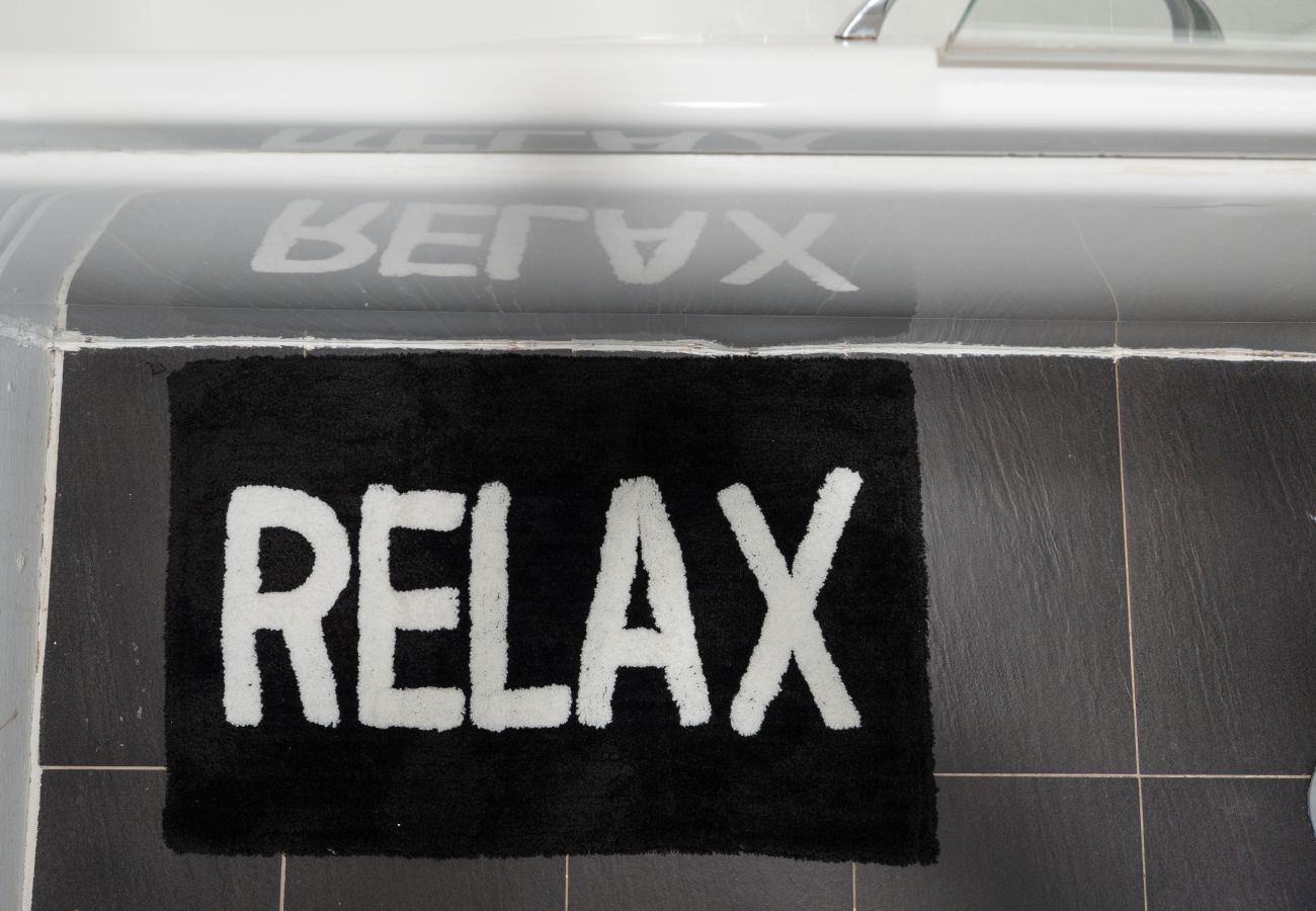 Apartment in Speke - Cosy Speke 3Bed Retreat with Free Parking