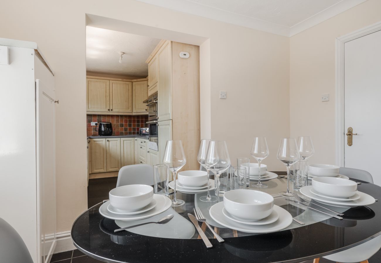 Apartment in Speke - Cosy Speke 3Bed Retreat with Free Parking