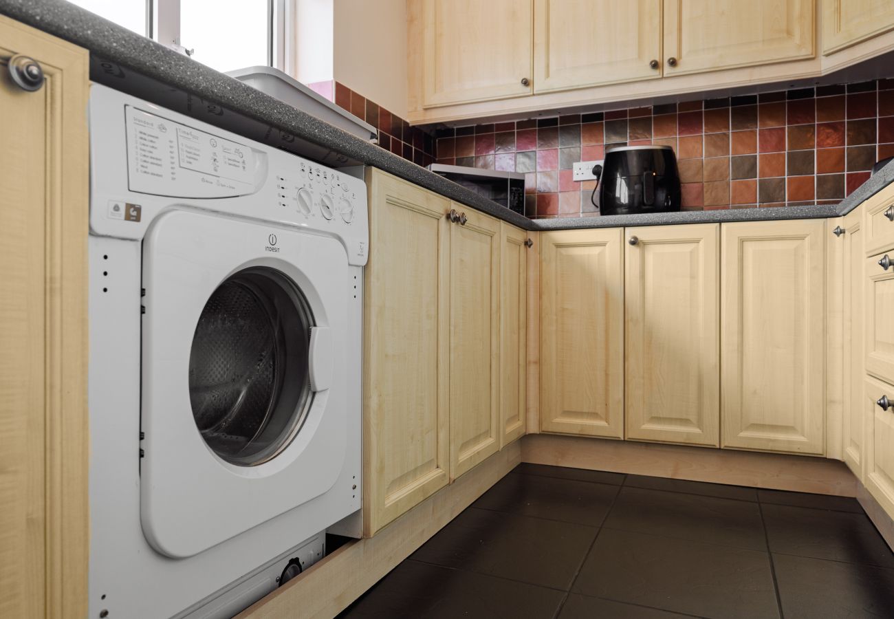 Apartment in Speke - Cosy Speke 3Bed Retreat with Free Parking