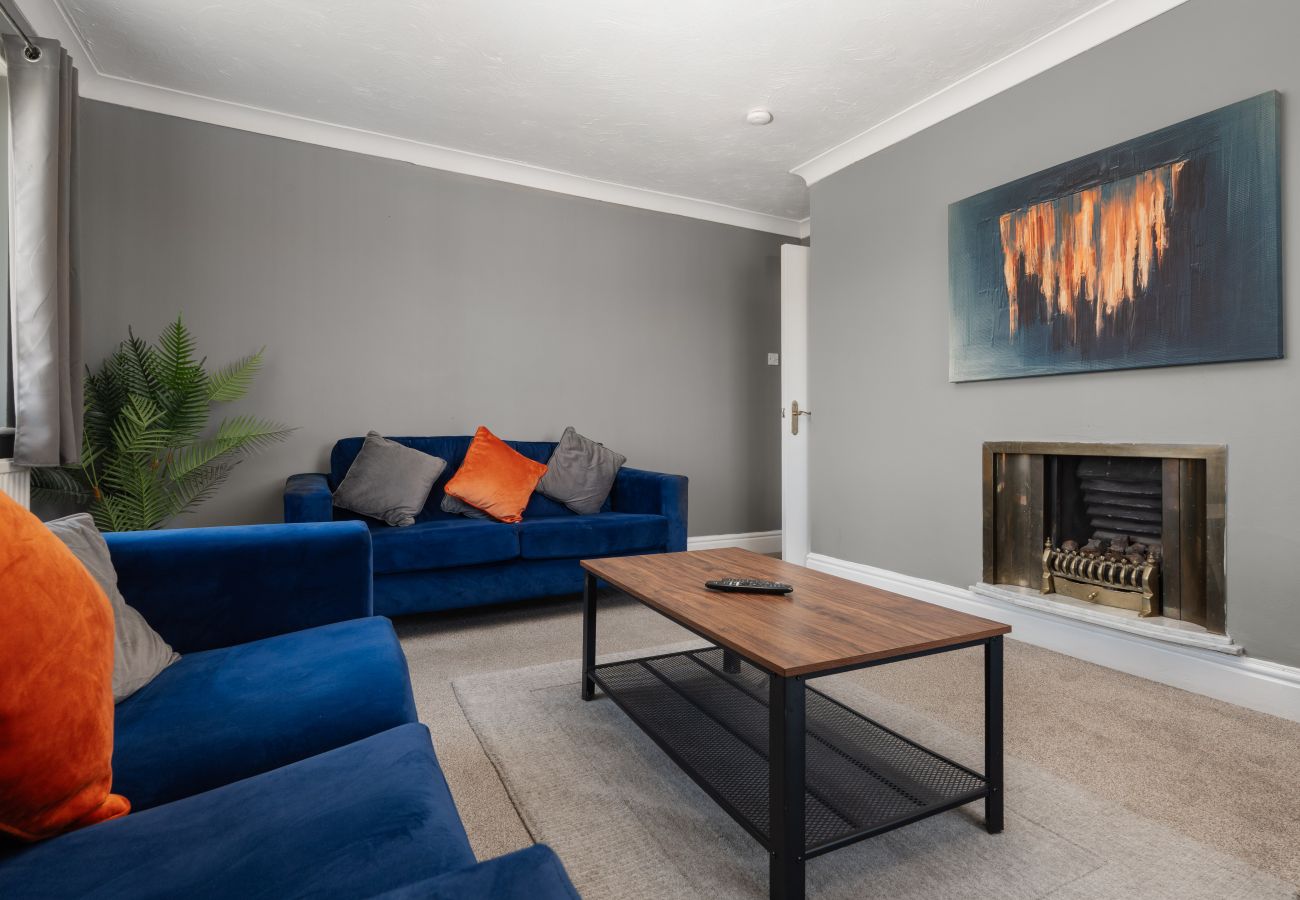 Apartment in Speke - Cosy Speke 3Bed Retreat with Free Parking